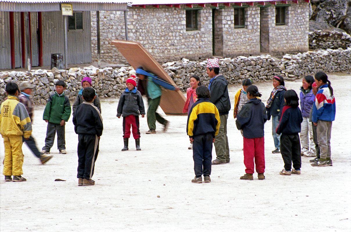 Khumjung 11 Khumjung School Teaching Pupils Outside School Buildings